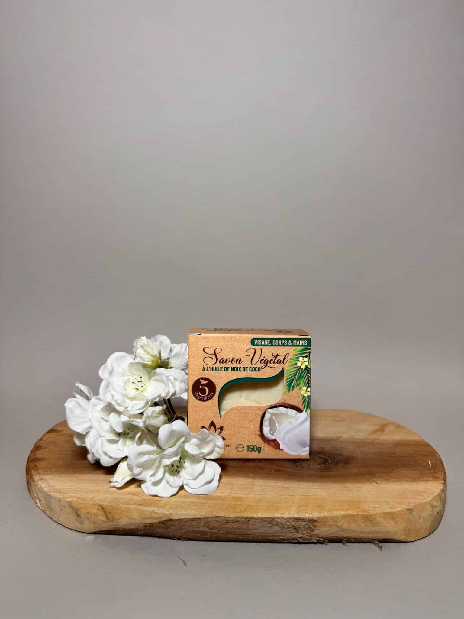 Savon Artisanal à la Noix de Coco – Saponification à Froid – 150 gr Savon Artisanal à la Noix de Coco - Saponification à Froid - 150 gr